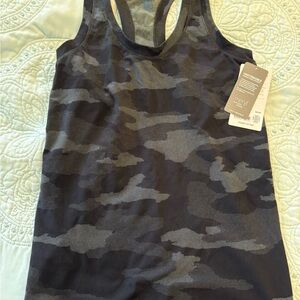 NWT Athleta Momentum tank black camo